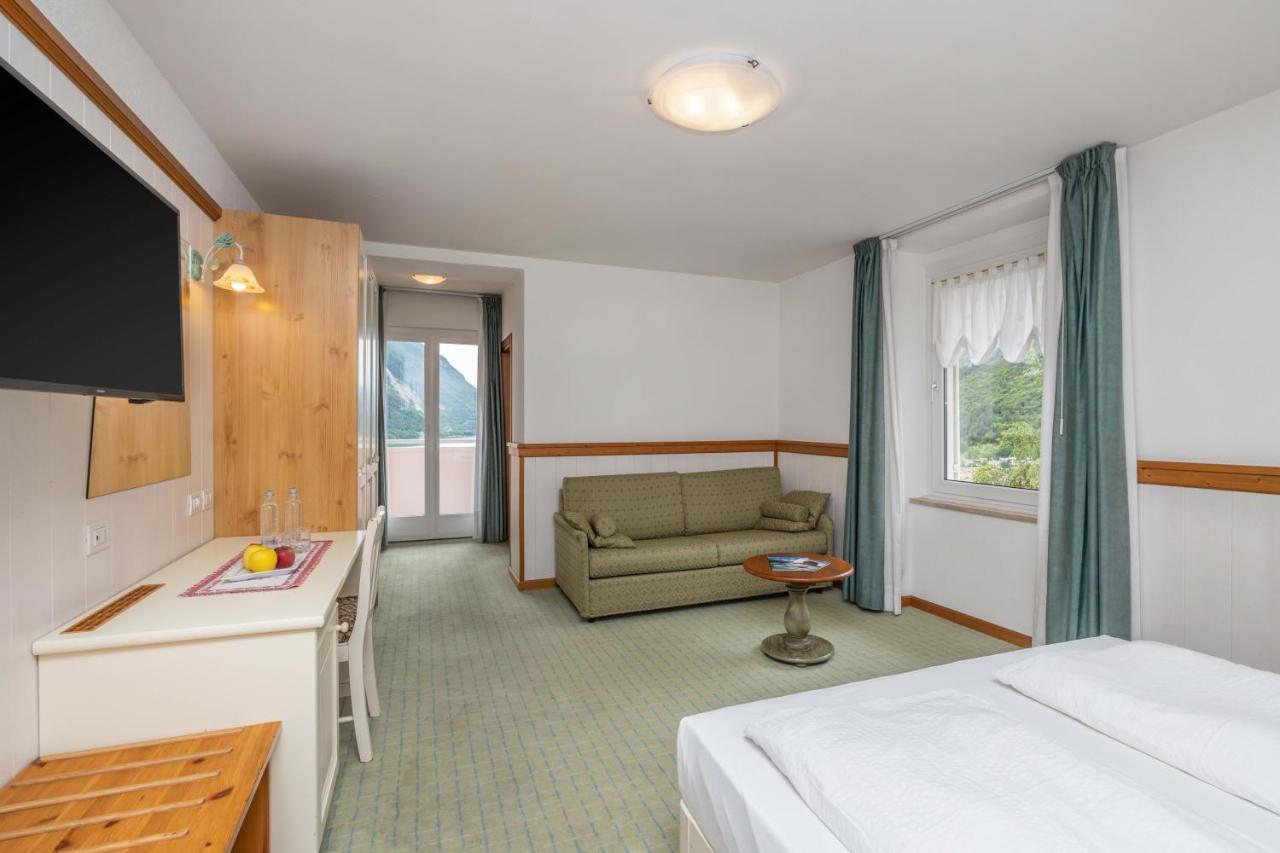 Hotel Londra Slow Living Molveno Exterior photo
